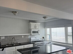 230 40th St in Manhattan Beach, CA - Building Photo - Building Photo