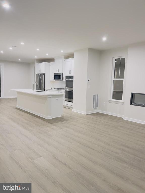 24158 Thurso Sq in Sterling, VA - Building Photo - Building Photo