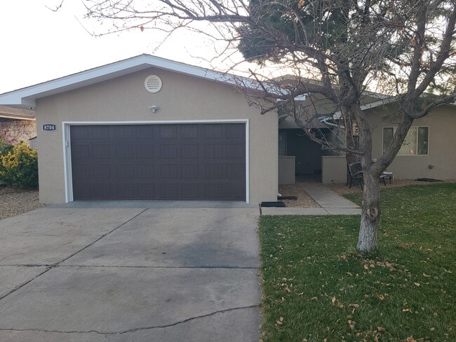8704 Rough Rider Rd NE in Albuquerque, NM - Building Photo - Building Photo