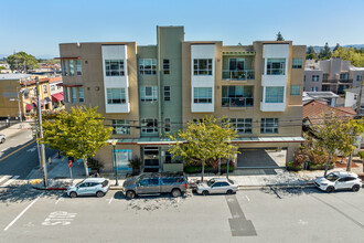 Nazareth Terrace in San Mateo, CA - Foto de edificio - Building Photo