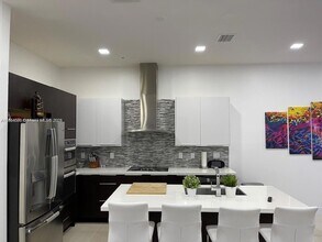 6650 NW 104th Path in Medley, FL - Building Photo - Building Photo