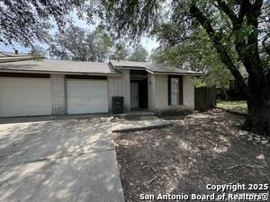 8932 Hambledon Dr in San Antonio, TX - Building Photo