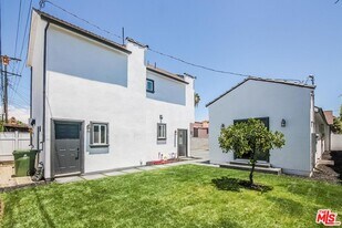 1239 S Highland Ave in Los Angeles, CA - Building Photo