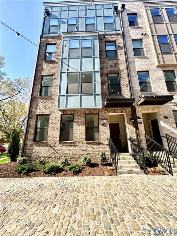 property at 1501 W Moore St