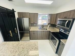 1161 NW 78th Ave in Pembroke Pines, FL - Building Photo - Building Photo