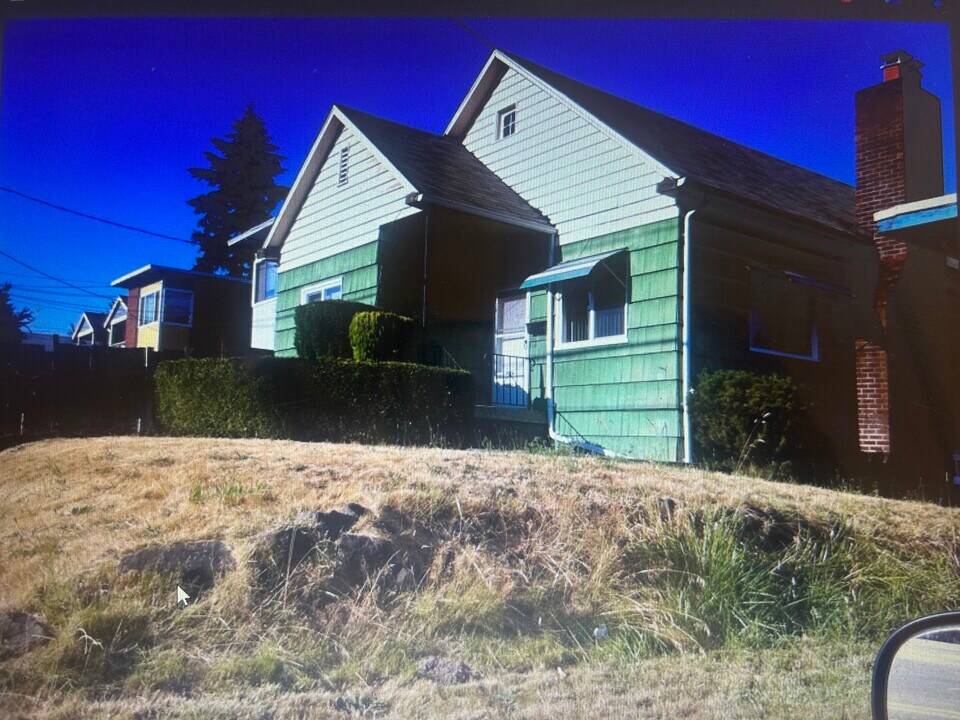 9428 51st Ave S in Seattle, WA - Building Photo