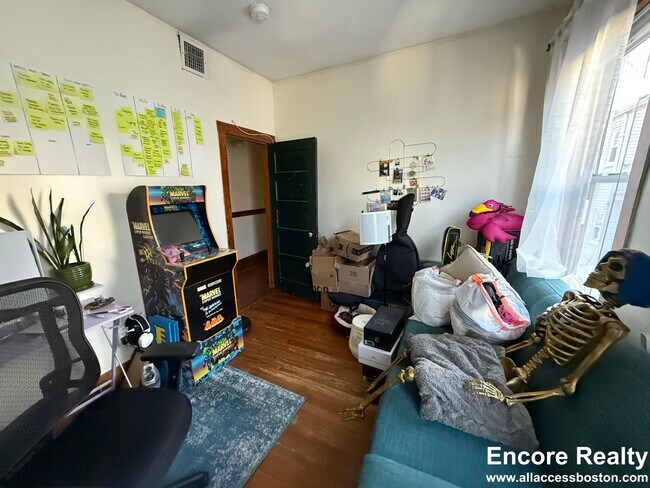 346 Faneuil St, Unit 2 in Boston, MA - Building Photo - Building Photo