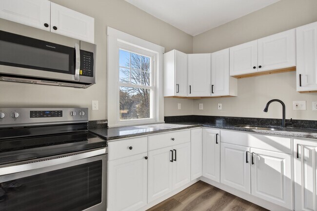 946 N Main St in Brockton, MA - Building Photo - Building Photo