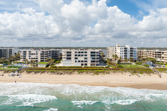 The Dorchester of Palm Beach in Palm Beach, FL - Building Photo - Building Photo