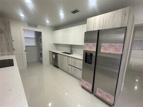 526 S Rainbow Dr in Hollywood, FL - Building Photo - Building Photo