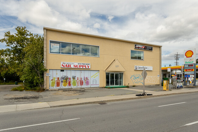 Carlton West in Ottawa, ON - Building Photo - Building Photo