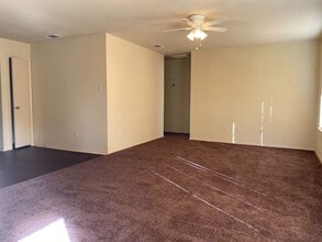 1106 Greencroft St in Channelview, TX - Foto de edificio - Building Photo