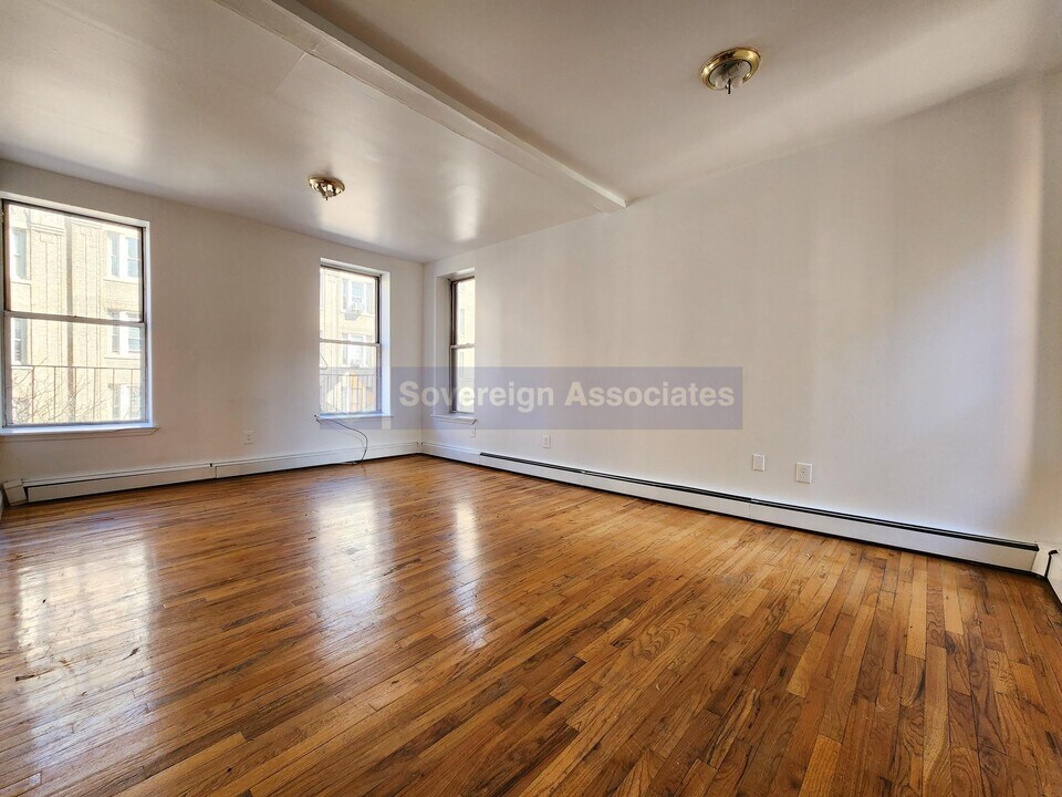 376 W 127th St in New York, NY - Building Photo