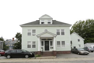 6 Acorn St in Sanford, ME - Foto de edificio - Building Photo