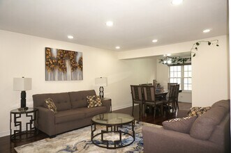 1851 Longboat Dr in Elk Grove Village, IL - Building Photo - Building Photo