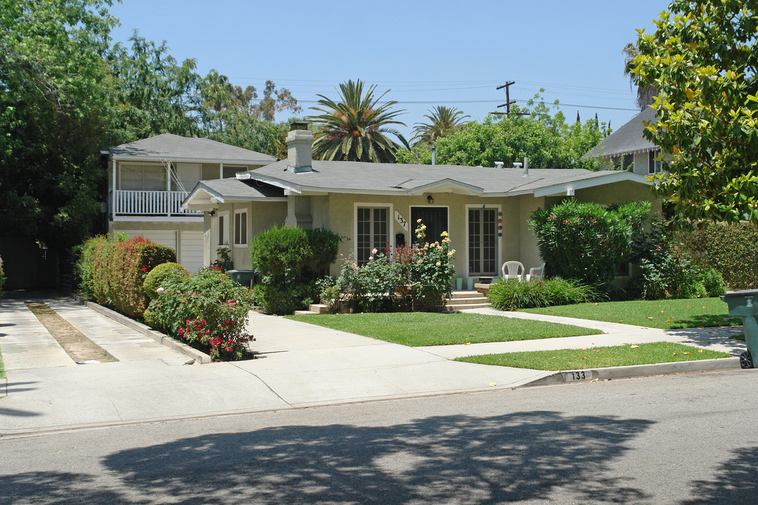 137 Greenwood Ave in Pasadena, CA - Building Photo