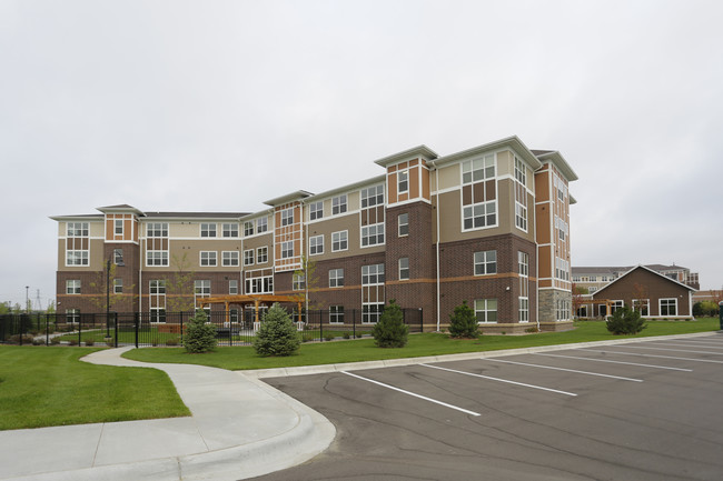 Silver Creek on Main in Maple Grove, MN - Foto de edificio - Building Photo