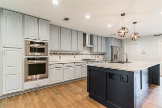 11911 Brookwood Rd in Austin, TX - Building Photo - Building Photo