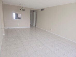 320 NE 12th Ave in Hallandale Beach, FL - Building Photo - Building Photo