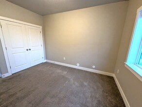 1558 N 160 W in Logan, UT - Foto de edificio - Building Photo