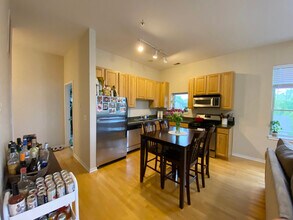 2915 N Clybourn Ave, Unit 307 in Chicago, IL - Foto de edificio - Building Photo