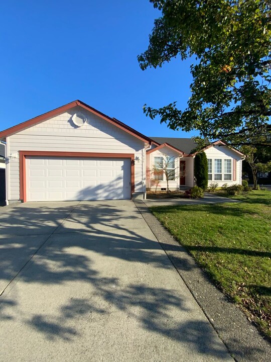 1905 NE 152nd Pl in Vancouver, WA - Foto de edificio