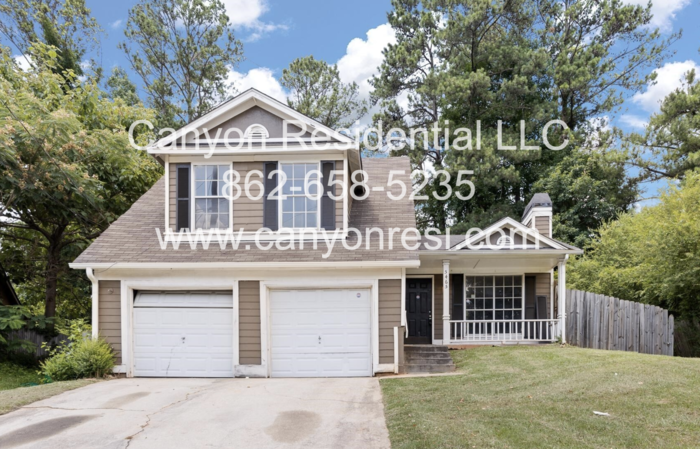 5465 Panola Downs Rd in Lithonia, GA - Foto de edificio