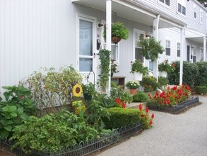 Branford Manor in Groton, CT - Foto de edificio - Building Photo