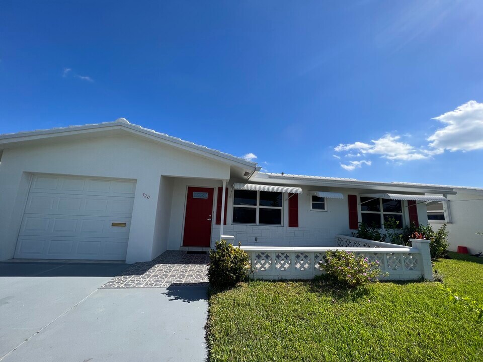 720 SW 18th St in Boynton Beach, FL - Building Photo