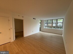 350 G St SW in Washington, DC - Foto de edificio - Building Photo
