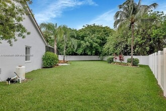 1800 Water Ridge Dr in Weston, FL - Building Photo - Building Photo