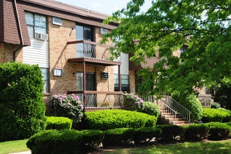 Edison and Blueberry Village in Edison, NJ - Building Photo - Building Photo