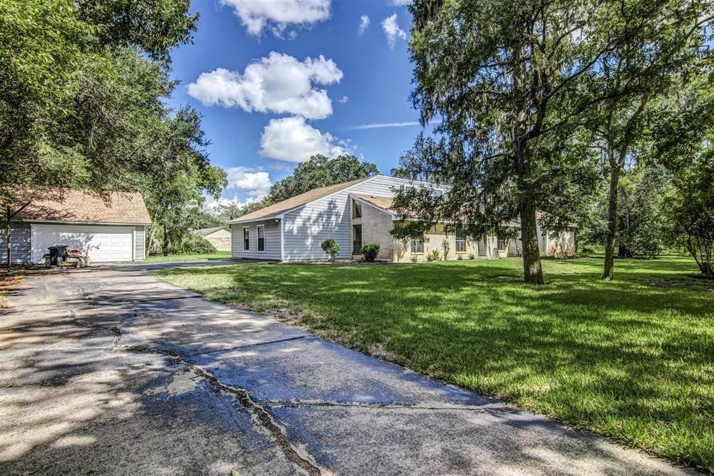 3 Chipmunk Ct in Lake Jackson, TX - Building Photo