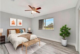 906 E Tiffany Dr in West Palm Beach, FL - Building Photo - Building Photo