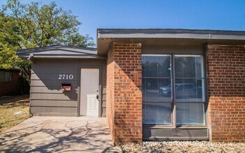 2710 68th St in Lubbock, TX - Building Photo - Building Photo