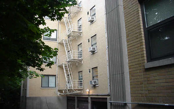 Rookwood Park Apartments in Cincinnati, OH - Foto de edificio - Building Photo