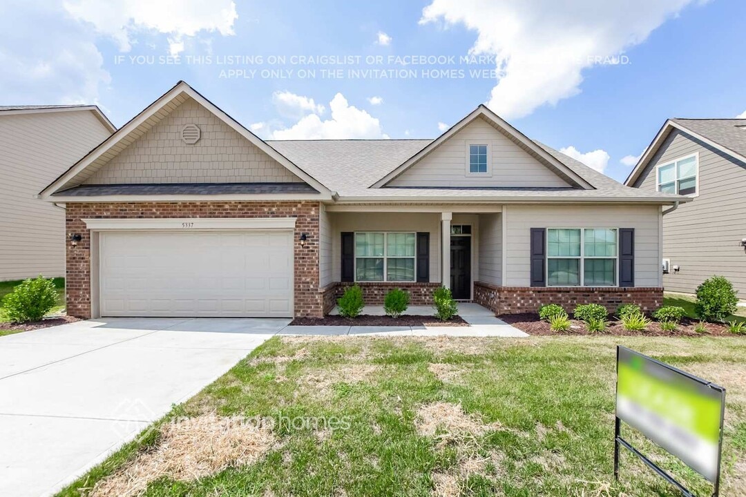 5337 Roberta Crossing Dr in Concord, NC - Building Photo