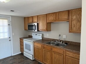 8 Lee Dr, Unit 8 in Martinsville, IN - Building Photo - Building Photo