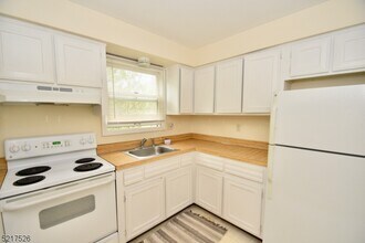 7 Oak Ridge Rd in Oak Ridge, NJ - Building Photo - Building Photo