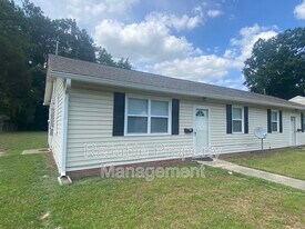 703 Hare St in Selma, NC - Building Photo