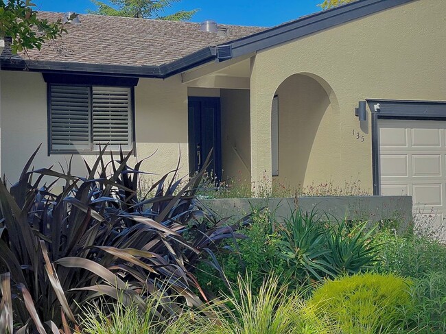 property at 135 Vineyard Cir