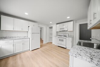 220 Hillside Ave in Waterbury, CT - Building Photo - Building Photo