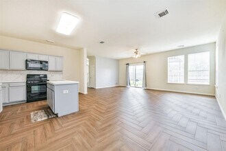 12018 Country Orchard Ln in Houston, TX - Foto de edificio - Building Photo