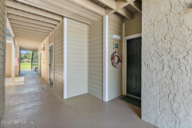 900 Ironwood Dr in Ponte Vedra Beach, FL - Foto de edificio - Building Photo