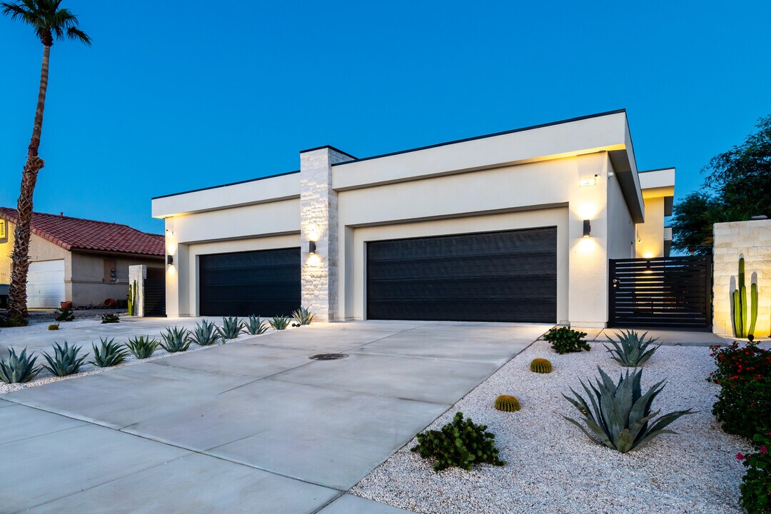 13680 Mark Dr in Desert Hot Springs, CA - Foto de edificio