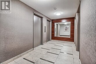 360 Ridelle Ave in Toronto, ON - Building Photo - Building Photo
