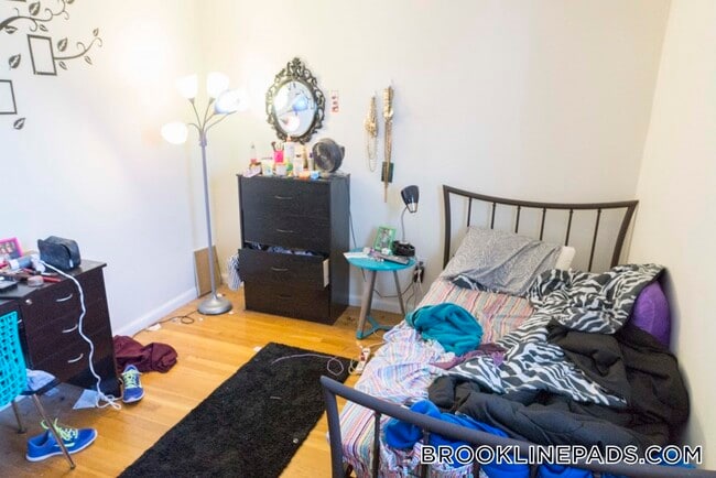 110 Babcock St, Unit 31 in Brookline, MA - Foto de edificio - Building Photo