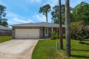 66 Brenda Ln in Mary Esther, FL - Building Photo