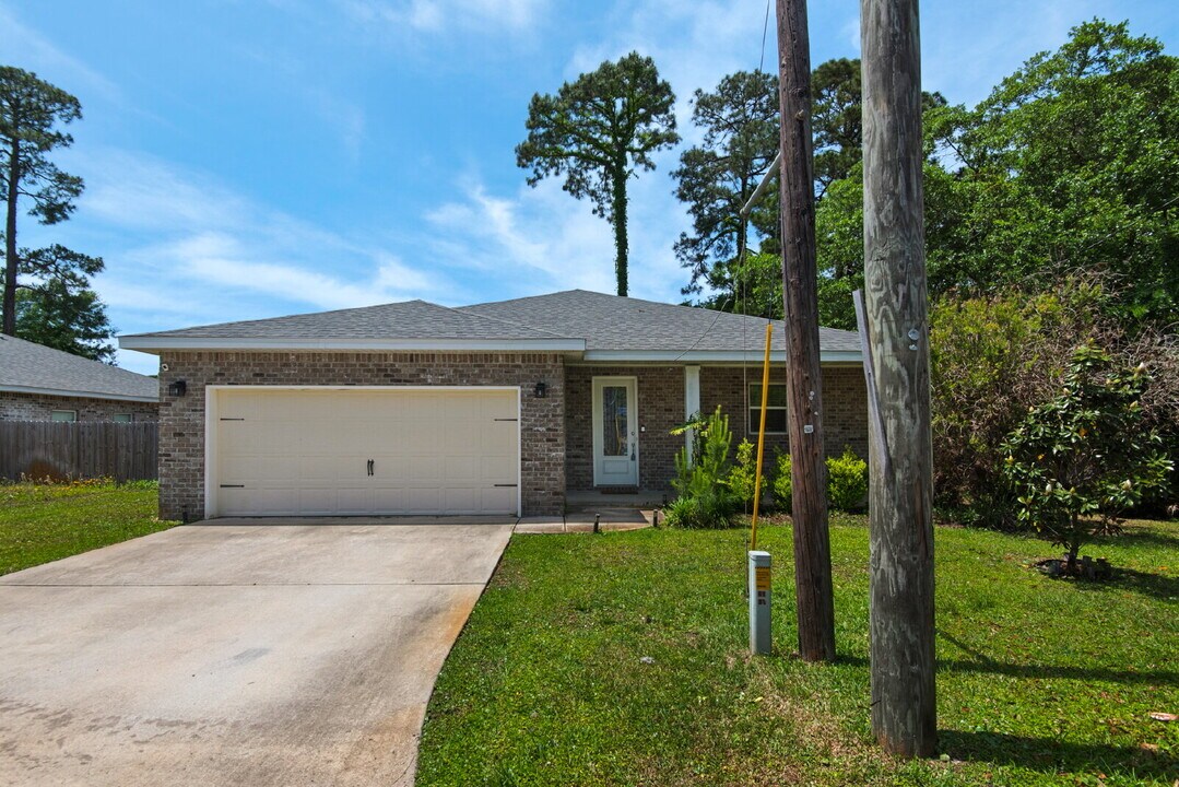 66 Brenda Ln in Mary Esther, FL - Building Photo