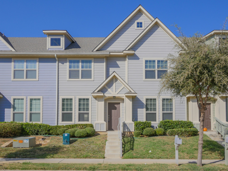 5409 Dolores Pl in Denton, TX - Building Photo